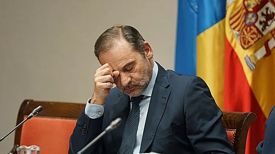 Las deudas acucian a Ábalos: su procurador le reclama ahora más de 4.000 euros