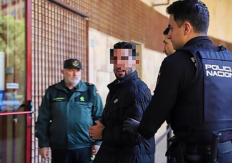 Detenido por matar a cuchilladas en Valencia a un fontanero por la «chapuza» que le hizo en la cocina