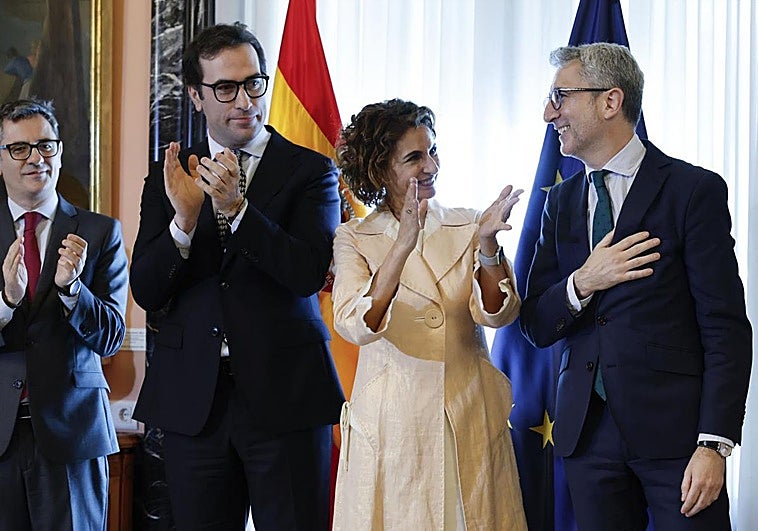 Cuerpo y Arcadi España toman posesión con los retos pendientes de la guerra, los presupuestos y la financiación