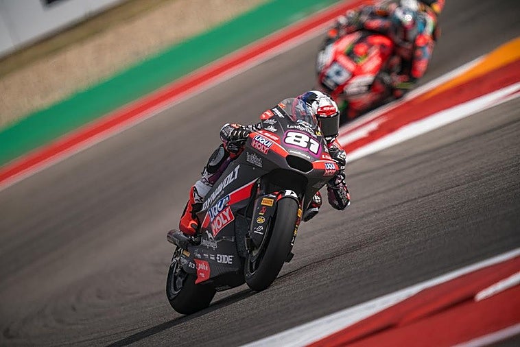 Senna Agius logra su primera victoria del año en Moto2