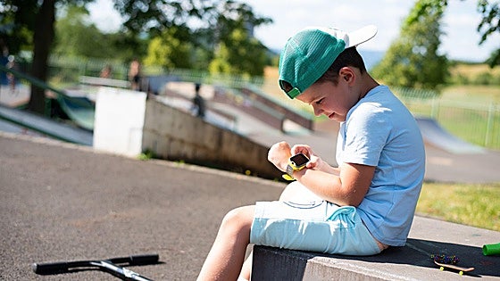 Padres 'helicóptero' y niños en alerta: la otra cara de los relojes con GPS