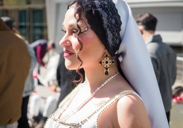 Rosalía senfonisi Madrid'deki Movistar Arena'yı heyecanlandırıyor ve susturuyor