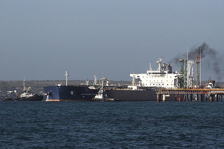 El petróleo llega a Cuba con cuentagotas