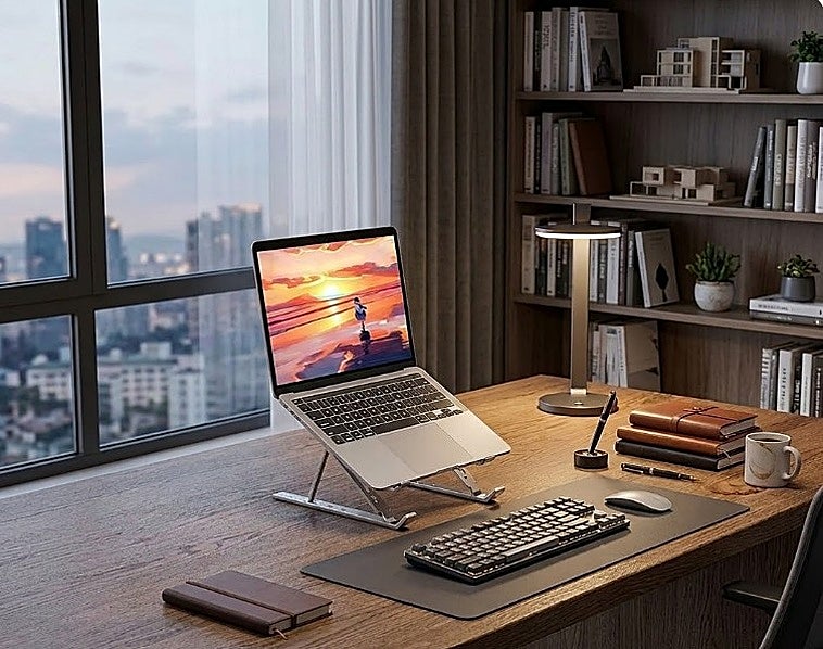 Despídete de las malas posturas con este soporte para portátil plegable y ergonómico