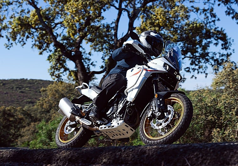 Prueba Kove 800X GT: Recalculando ruta por asfalto