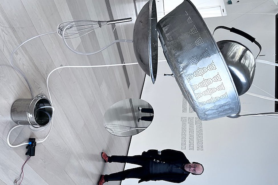 Intalación que genera sonidos por el goeteo del agua.