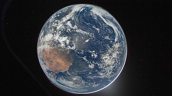 Los astronautas de la Artemis 2 envían las primeras imágenes de la Tierra de camino a la Luna