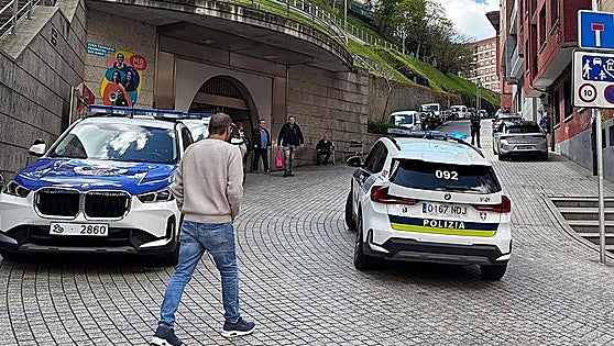 Conocidos de la mujer asesinada en Vizcaya: «Sólo andaba con el novio. Ella le invitaba siempre porque nunca traía dinero»