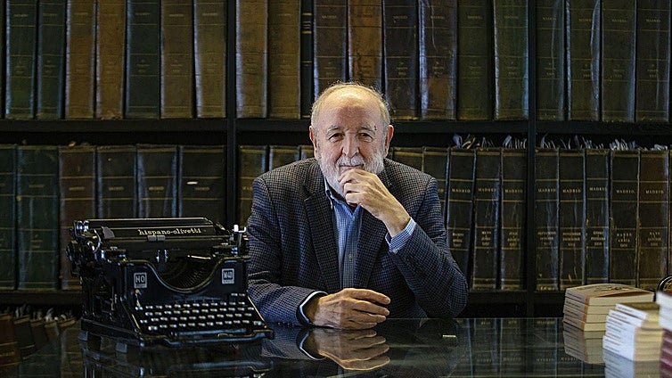 La vida del periodista Diego Carcedo, en imágenes