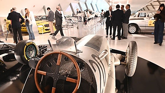 Mercedes-Benz aterriza en Zaragoza con una exposición con su legado deportivo