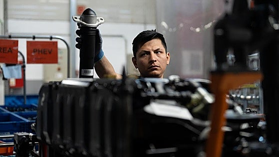 Los 22 millones de afiliados que celebra el Gobierno frente a los 21,88 reales: ¿de dónde salen los 128.000 de más?