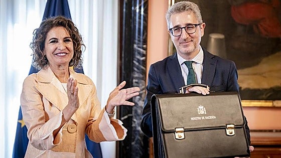 Bruselas avisa a España de que bajar el IVA de los carburantes incumple la normativa europea