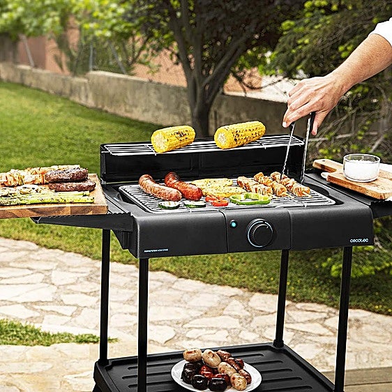 Esta barbacoa eléctrica de Cecotec será la auténtica protagonista de todas tus reuniones familiares y de amigos