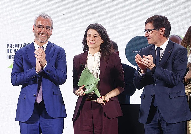 Con Samanta Schweblin Planeta también gana el 'millón literario' de AENA