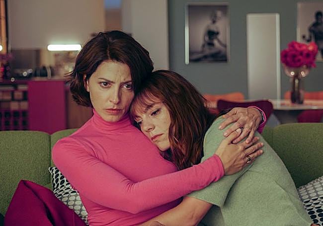 Bárbara Lennie y Victoria Luengo, en 'Amarga Navidad'.