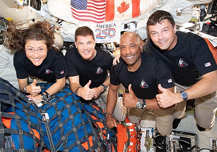 Los astronautas de la misión lunar ya están en la Tierra