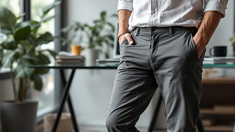 Estos pantalones chinos elásticos nunca pasa de moda porque combinan elegancia y confort