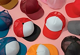 Disfruta de la primavera sin que el sol te moleste con estas gorras de marca