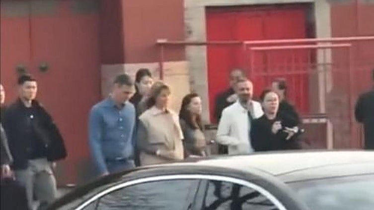 Pedro Sánchez y Begoña Gómez disfrutan del viejo Pekín