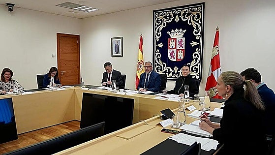 El PP presidirá la Mesa de las Cortes de Castilla y León tras llegar a un acuerdo con Vox
