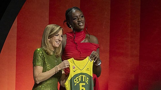Awa Fam, número 3 del 'draft' de la WNBA, hace historia para el baloncesto español