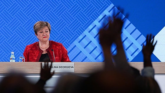 España tendrá menos deuda que la media mundial mientras el FMI alerta de un repunte global