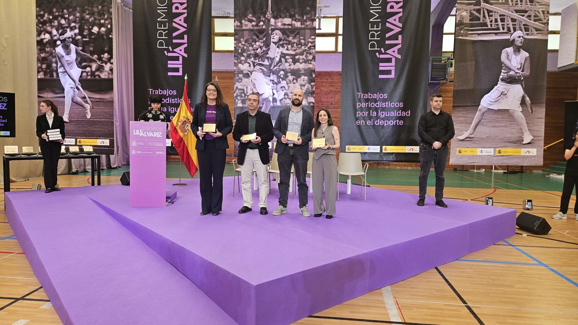 Los periodistas premiados en los VIII Premios Lilí Álvarez de Periodismo Deportivo fueron Natalia Torrente, de Relevo; José Ignacio Martínez, de Revista La Marea; Carolina Jiménez, de Tour Universo Mujer; y Álvaro Gómez, de Onda Cero Segovia.