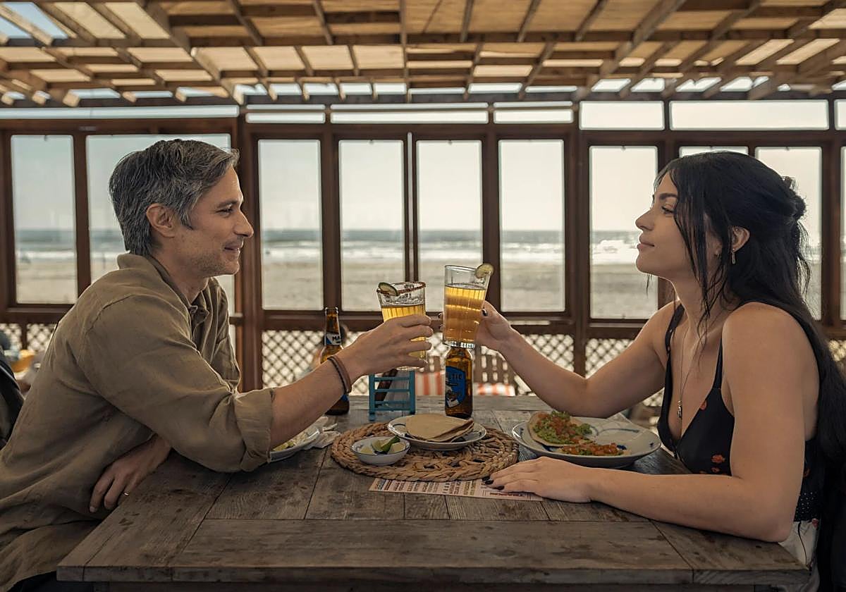 Gael García Bernal y Paulina Dávila en 'Santita'.