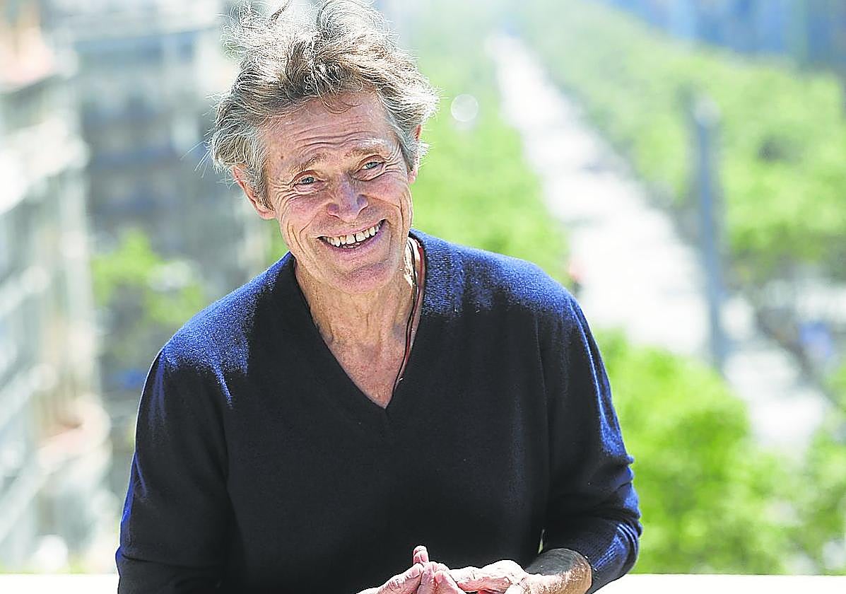 Willem Dafoe: "La tecnología que nos iba a dar libertad nos ha acabado aislando"