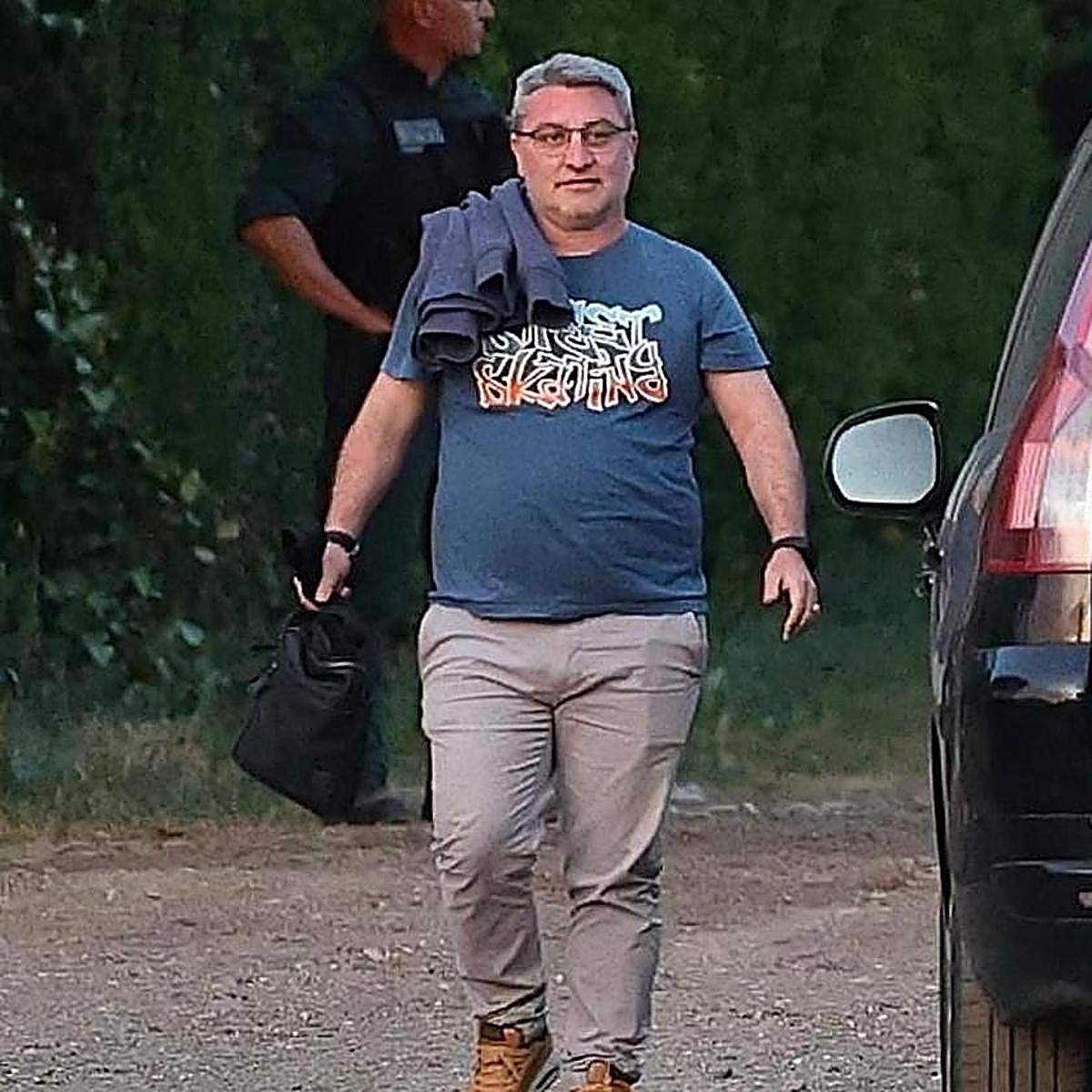 Óscar Sanz, investigado por la muerte de Esther López, sale de su antiguo chalé tras once horas de registros.