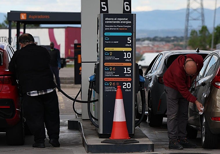 UGT Y CC OO convocan a huelga al sector de las gasolineras para el 30 de abril y el 3 de mayo