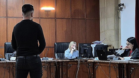 «Tampoco soy un monstruo»: A juicio por encerrar a su pareja y su hija en su casa de Linares una semana
