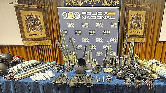 Cargas, 91 ultras identificados y armas decomisadas en el marco de la final de la Copa del Rey