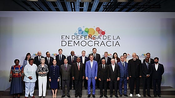Sánchez se pone al frente de un intento de rearmar a una izquierda global en retroceso