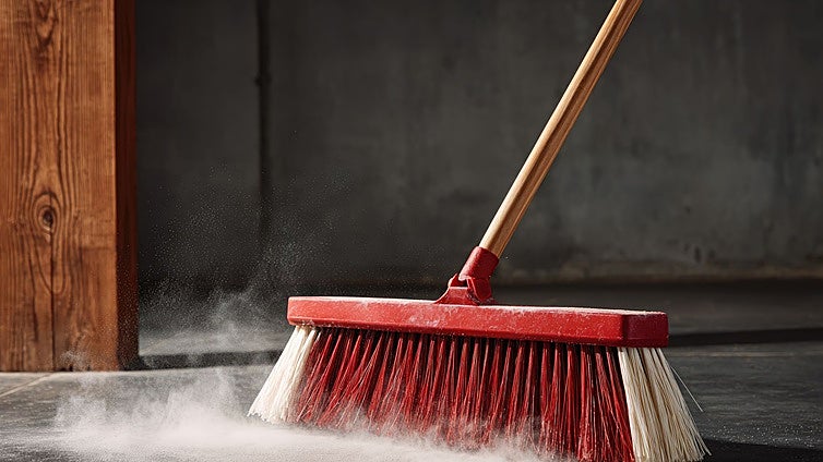 Por qué el polvo de tu casa tiene nicotina si no fumas: de pesticidas a microplásticos, todo lo que esconde