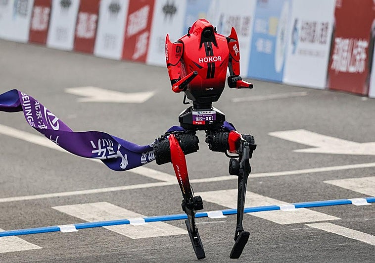 Los robots destrozan a los humanos en la media maratón de Pekín
