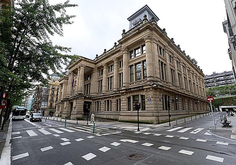 Vende la casa de su madre en Gipúzcoa asegurando que estaba muerta