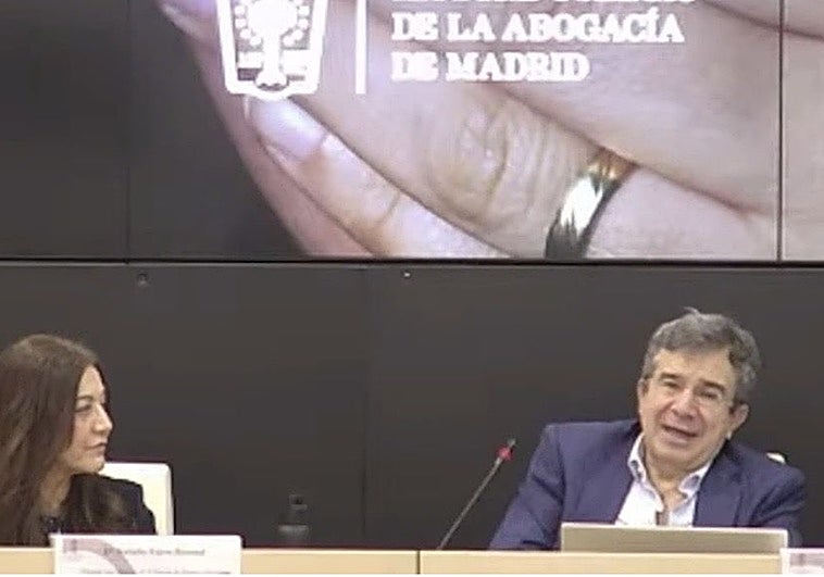 El Gobierno pide expedientar al juez del caso del exDAO por sus comentarios machistas en una conferencia