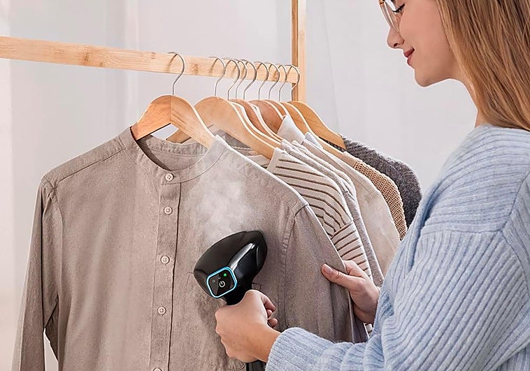 Si viajas mucho (o no), no te pierdas estas prácticas planchas verticales compactas