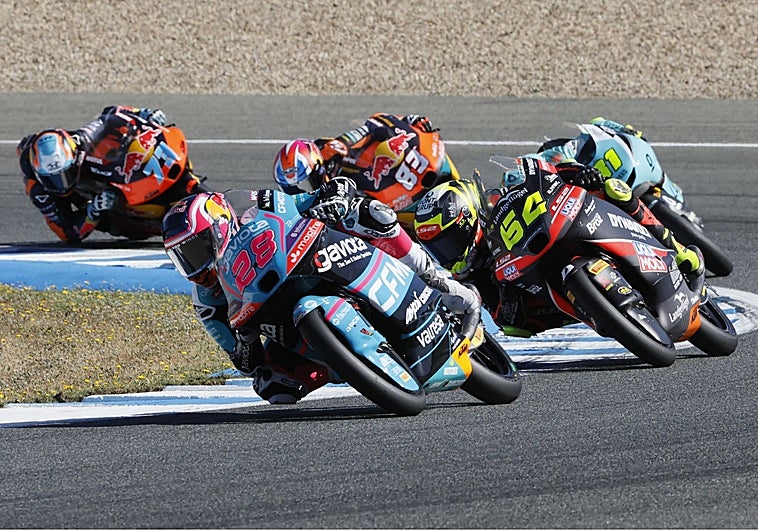 Máximo Quiles se lleva la carrera de Moto3 de Jerez