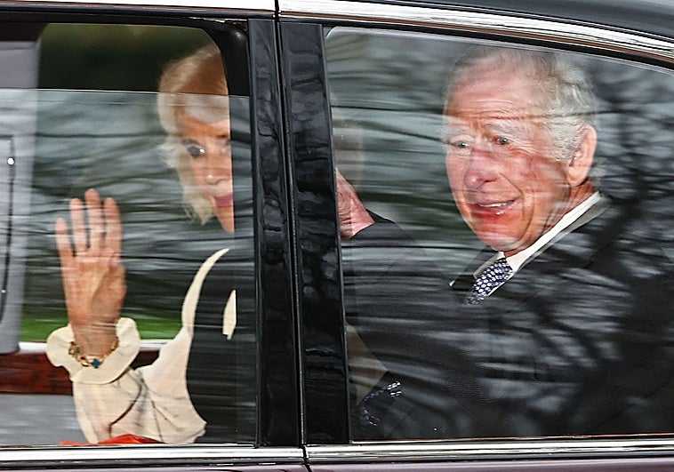 Carlos III aterriza en EE UU en plena crisis diplomática entre Londres y Washington