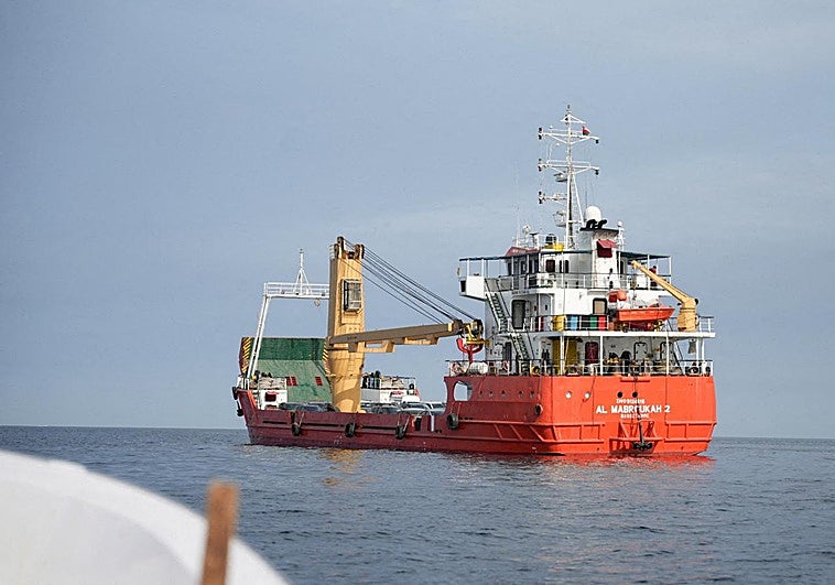 Irán se ofrece a reabrir Ormuz si EE UU levanta el veto a sus puertos