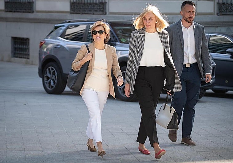 En directo: Sáenz de Santamaría y Arenas recogen el testigo de Rajoy y Cospedal como testigos en la 'Kitchen'