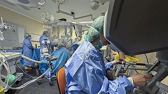 Un hombre acaba con cáncer de próstata y castración química tras esperar un año y medio una consulta con el urólogo en Valencia
