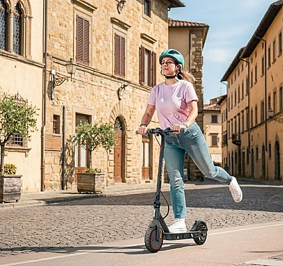 Desplázate por la ciudad de forma segura con el patinete eléctrico MASCOOTER S1, homologado por la DGT