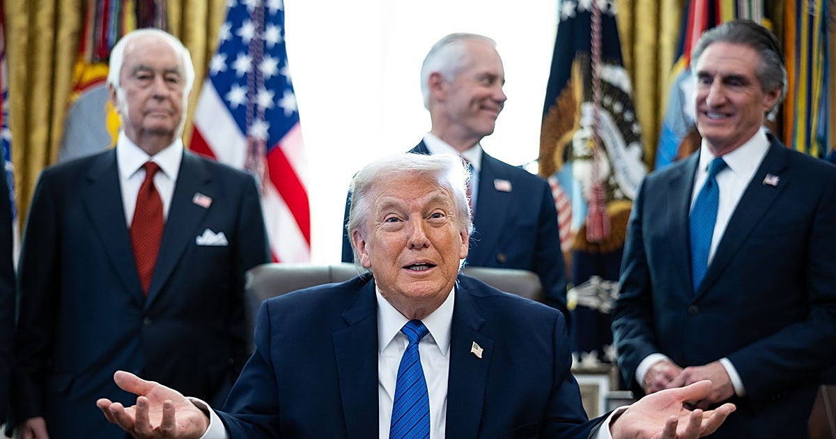Trump anuncia que subirá los aranceles a coches y camiones de la Unión Europea al 25%