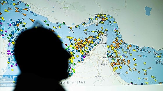 Teherán extiende la guerra a Emiratos Árabes con un ataque contra un puerto clave