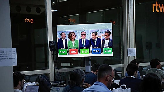 Juanma Moreno roza la mayoría absoluta a 12 días de las elecciones andaluzas