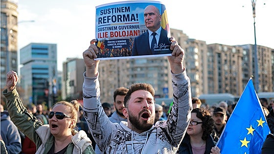 La UE teme que la caída del Gobierno en Rumanía eleve al poder a un «nuevo Orbán»