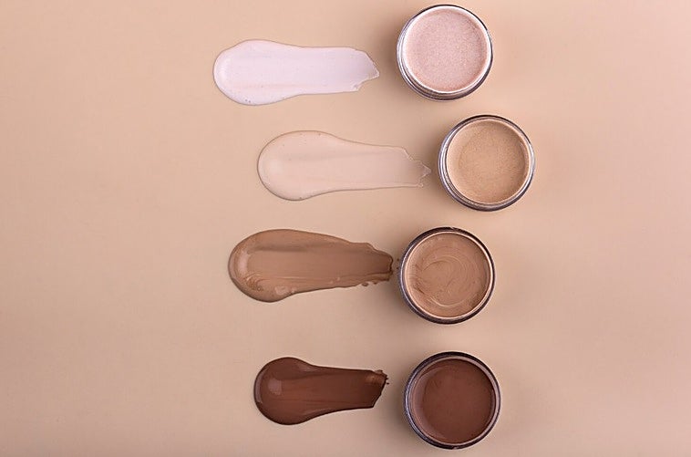 Las mejores bases de maquillaje hidratantes con ácido hialurónico para efecto buena cara